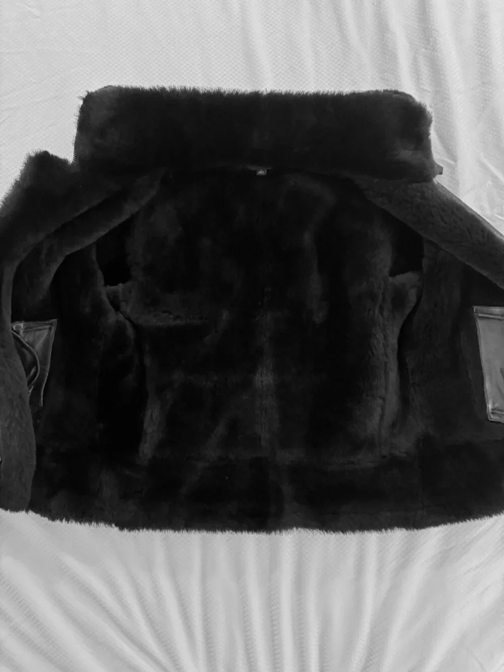 NWOT Overland Mens Classic Sheepskin B-3 Bomber Jacket in Black Large